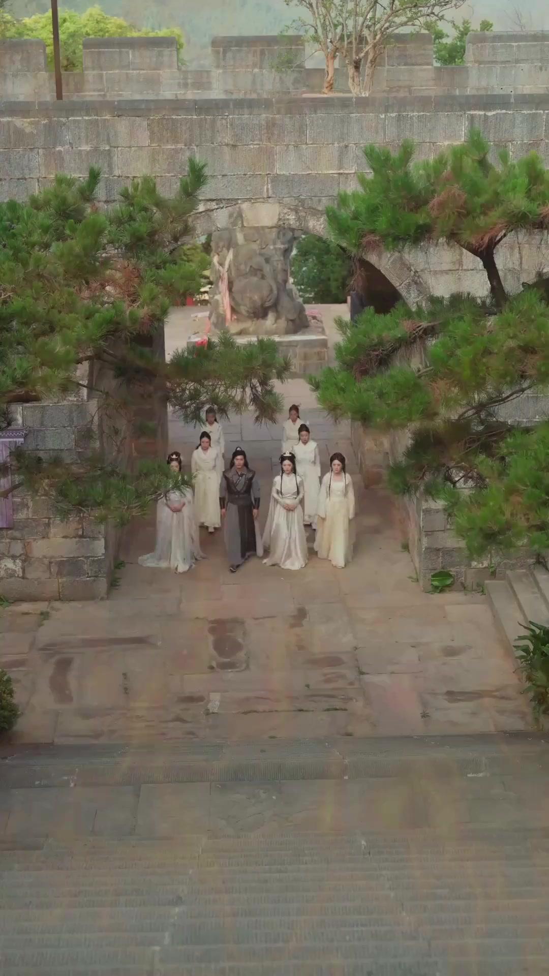  Dari Buangan Menjadi Naga