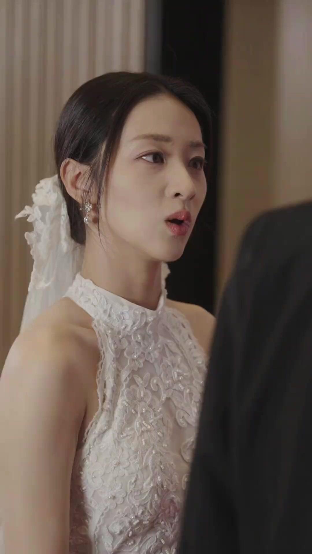 (Doblado) ¿La sustituya de quién?