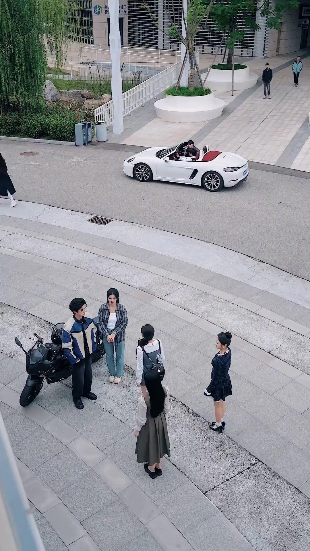 (Dublagem)O Galã Corre Atrás