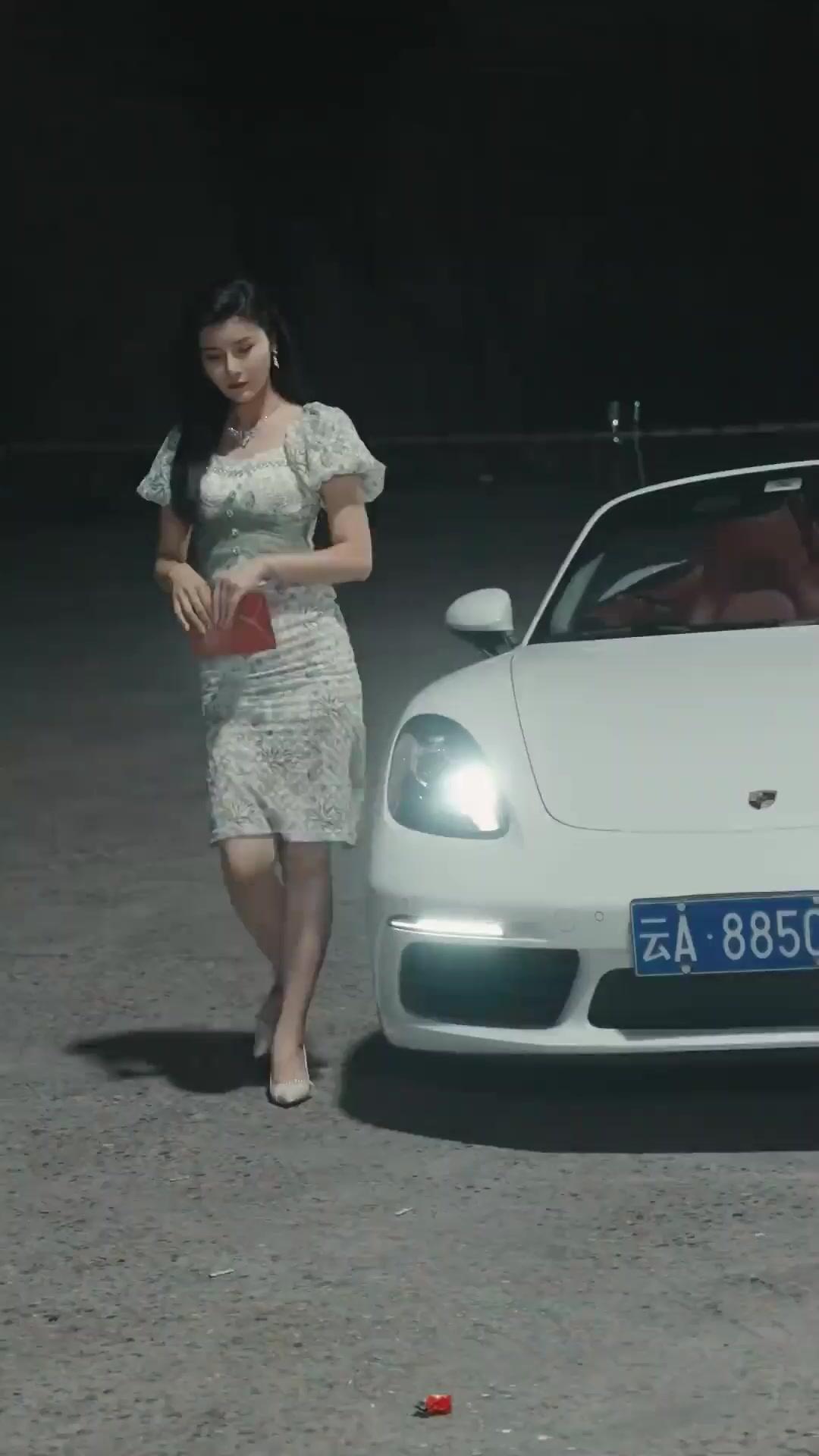 Penjaja Sate Naga Tersembunyi