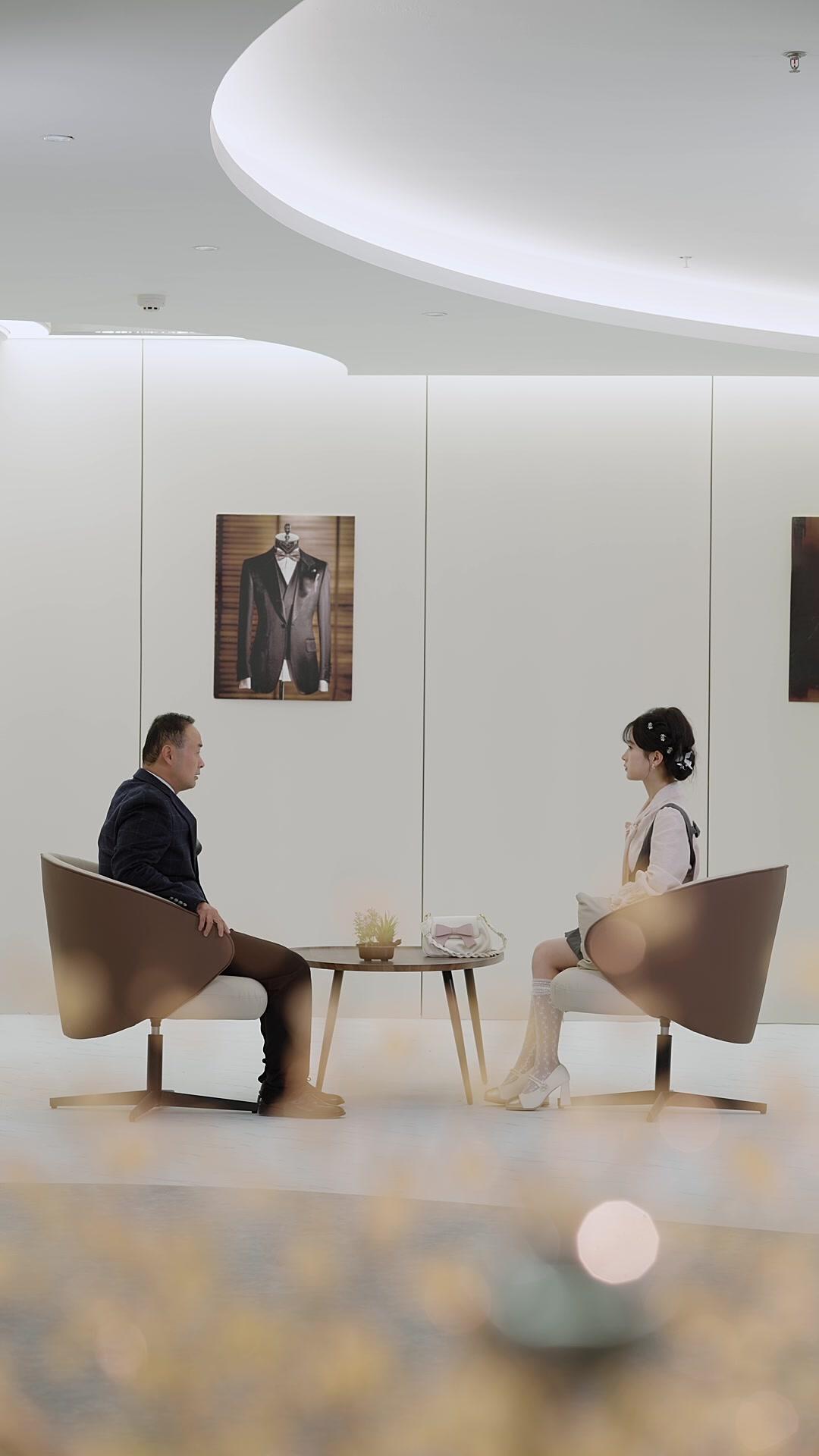 Help! My Reborn Queen Needs My Favor!