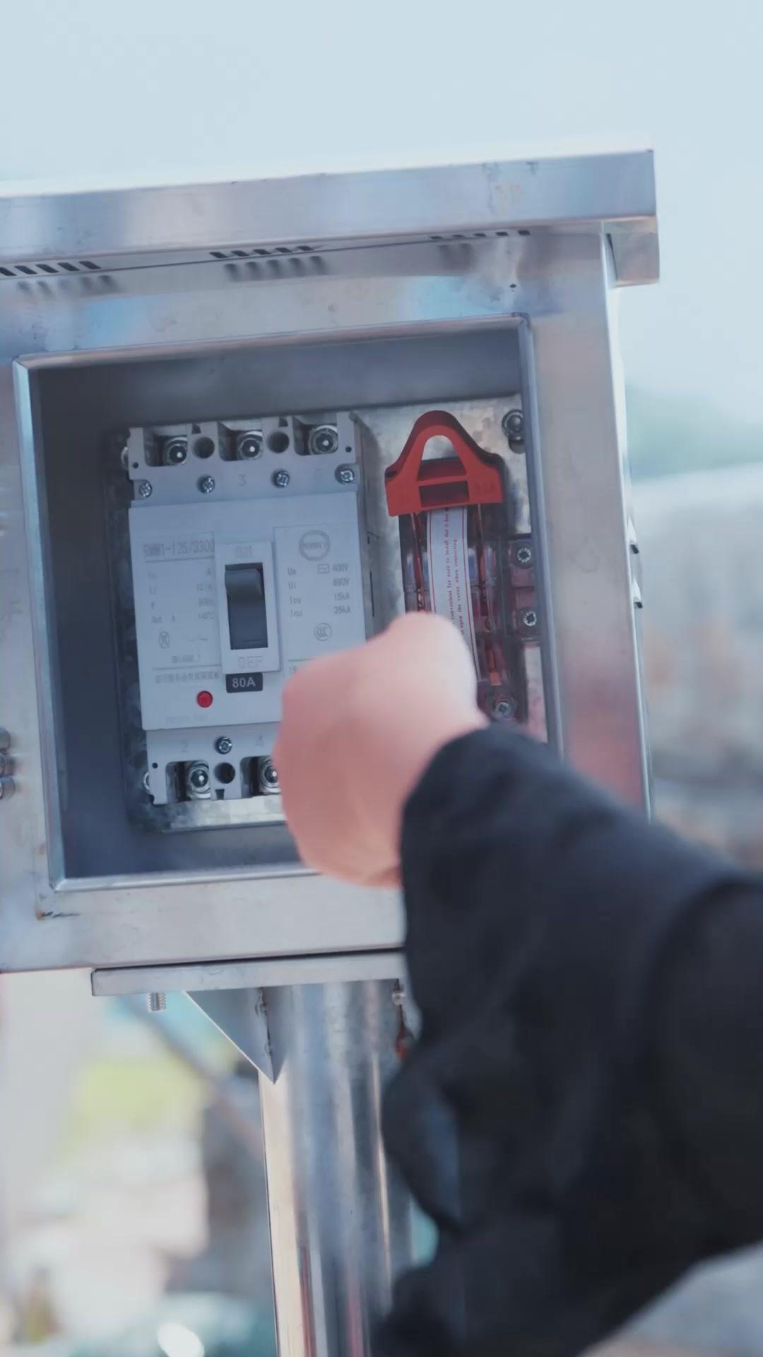 Lari!  Jerung raksasa datang!