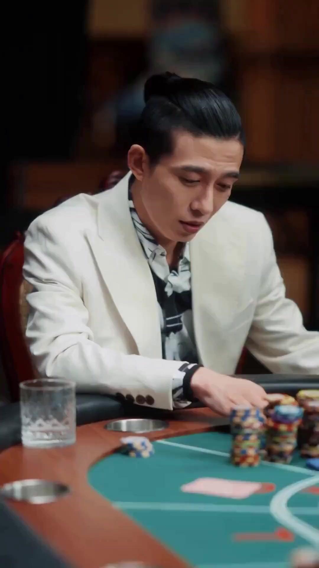 (Dubbed) This Chef? He's Gamble King!