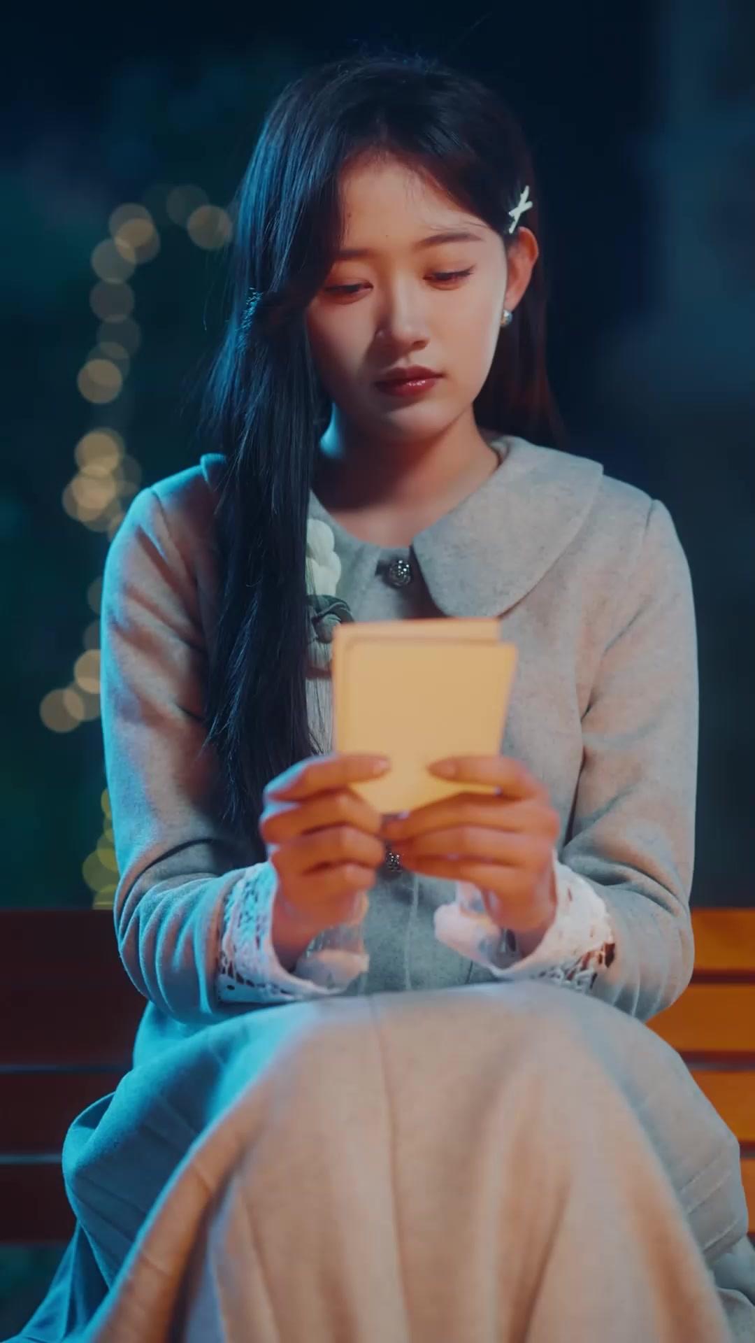 Air Mata di Balik Topeng Bisu