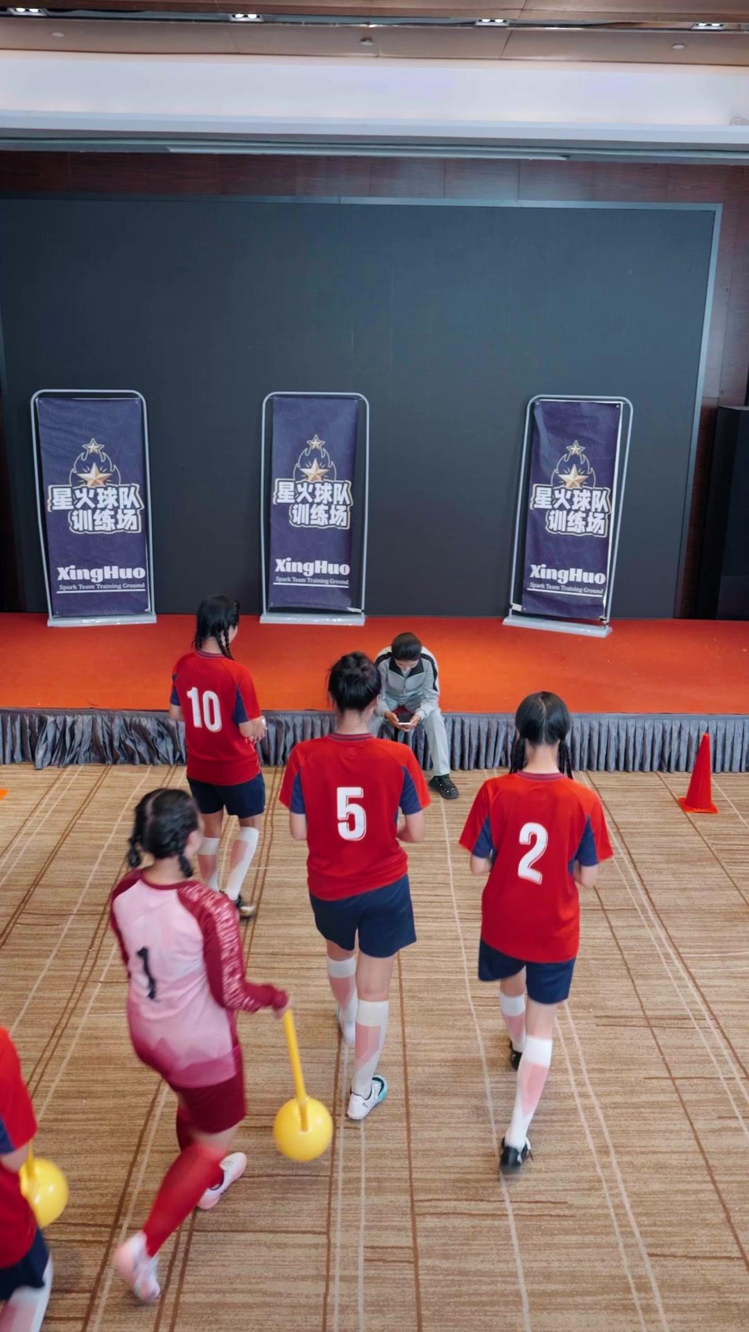 Wanita Juga Bisa Bola