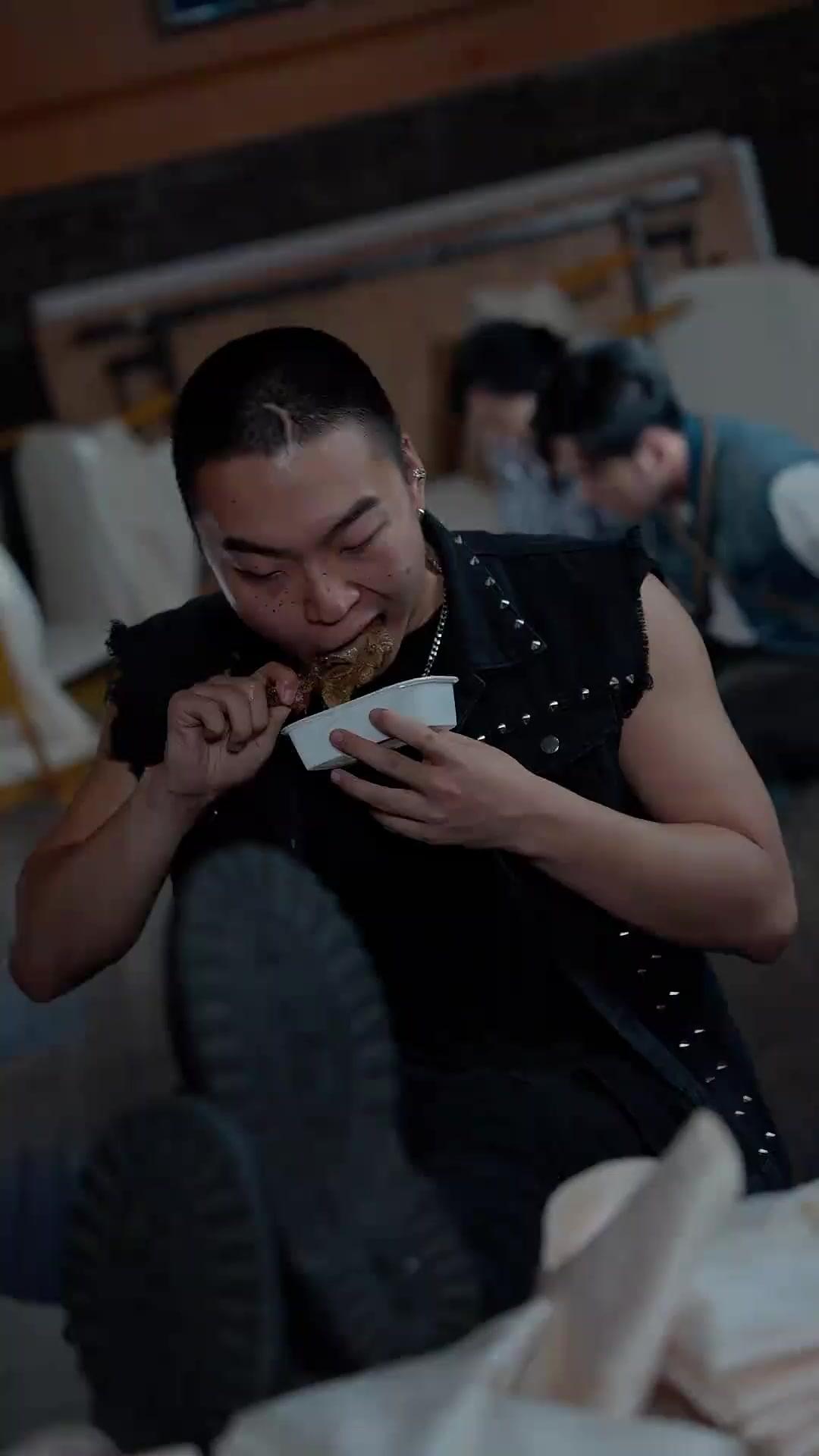 (พากย์เสียง) ความลับบนโต๊ะพนัน