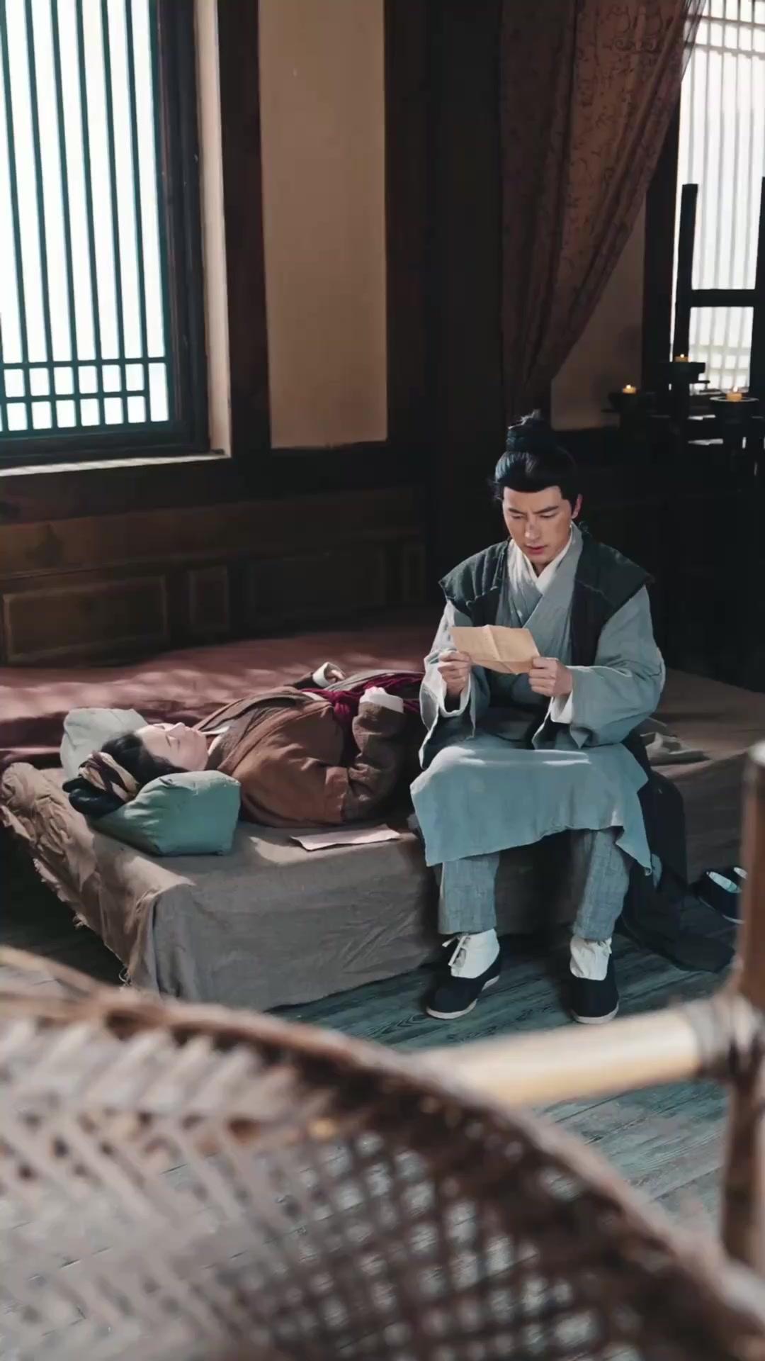 Kaisar di Balik Rakyat