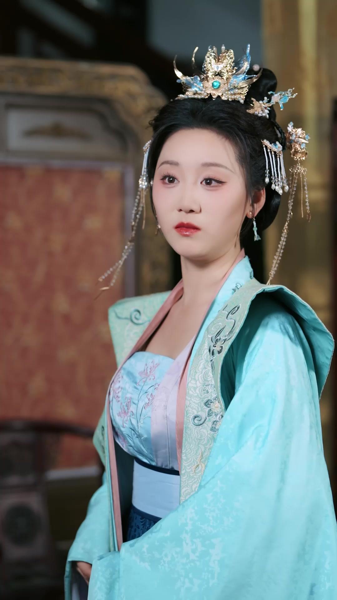  Putri Hoki Bikin Heboh Istana