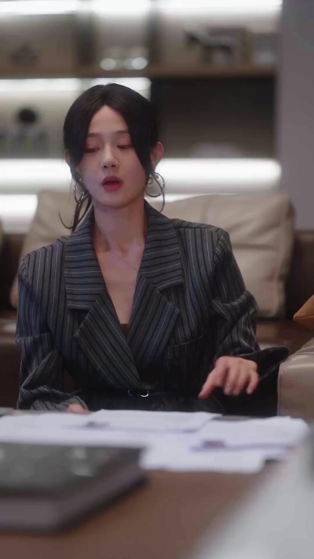 (Dubbed)Ex is Back? My Husband Says No Way!