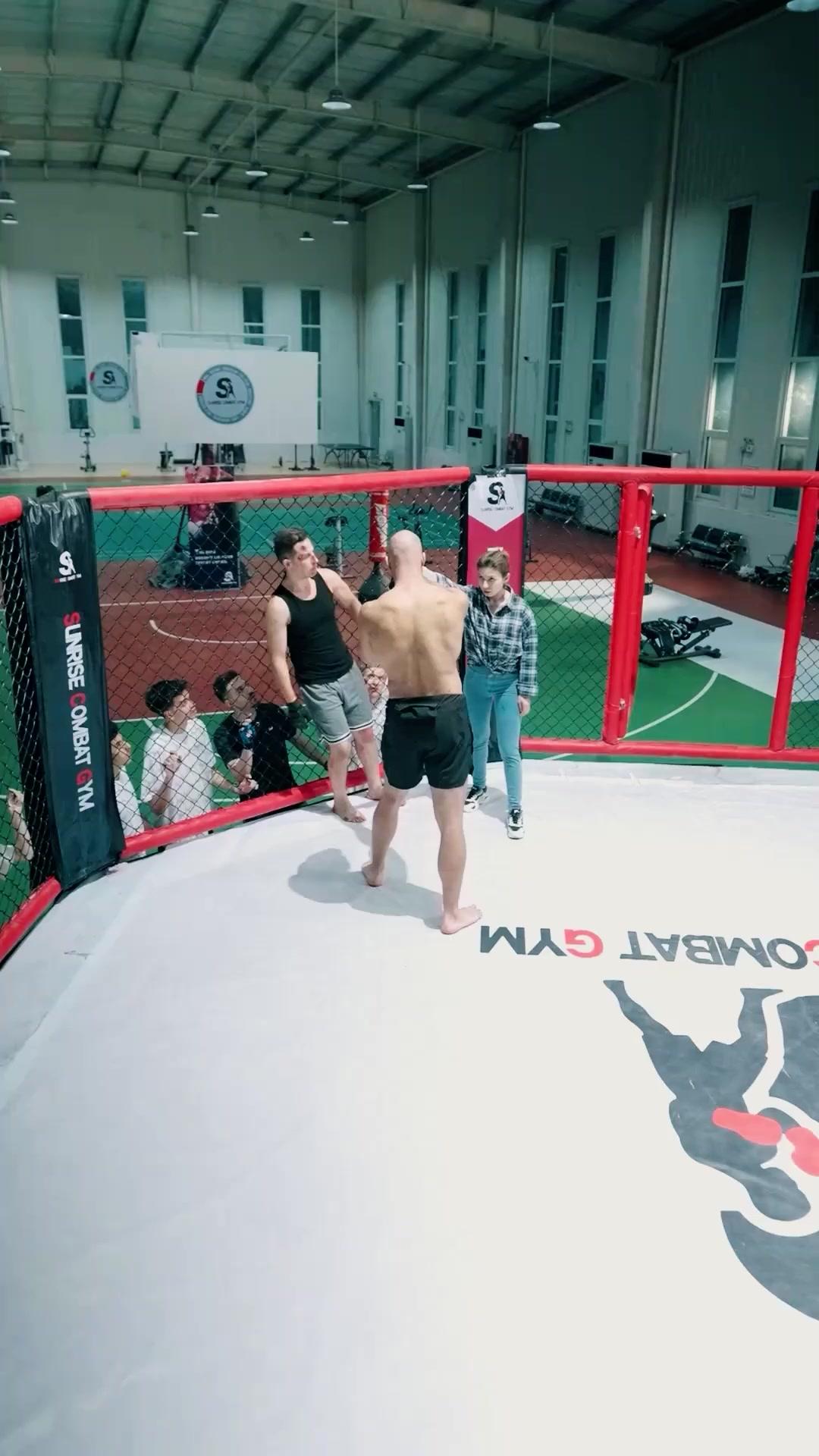 (Doublage) POINGS LUI & ELLE