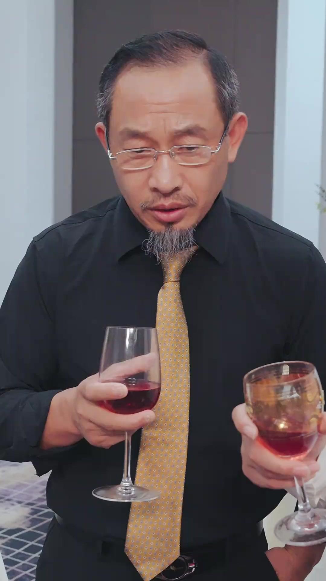 Baru Cerai, Malah Dekat Musuhnya