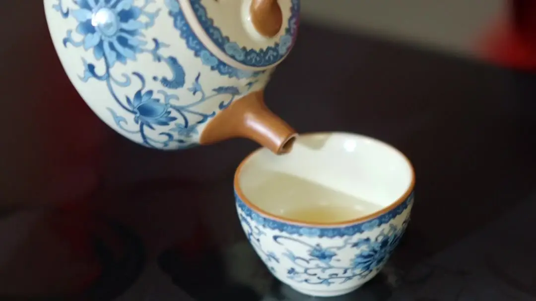 Eternal Crossing: When Tea Becomes a Weapon and Silence a Language