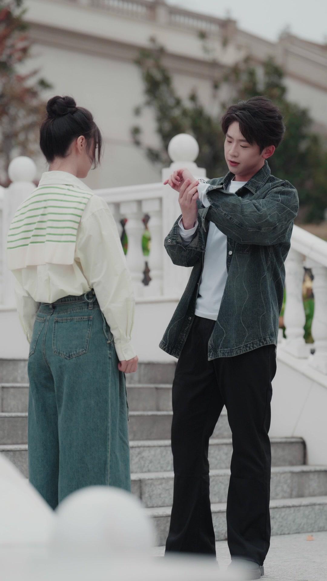 JE SUIS LA NOUNOU, ARRÊTE !