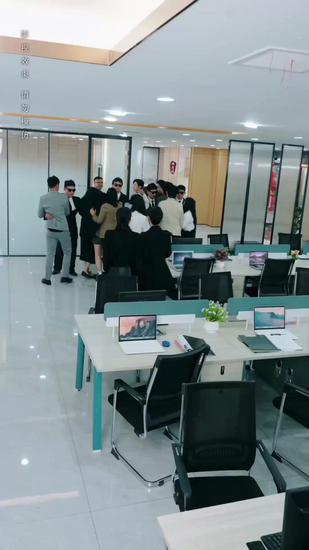 Kontrak Cinta Sang CEO