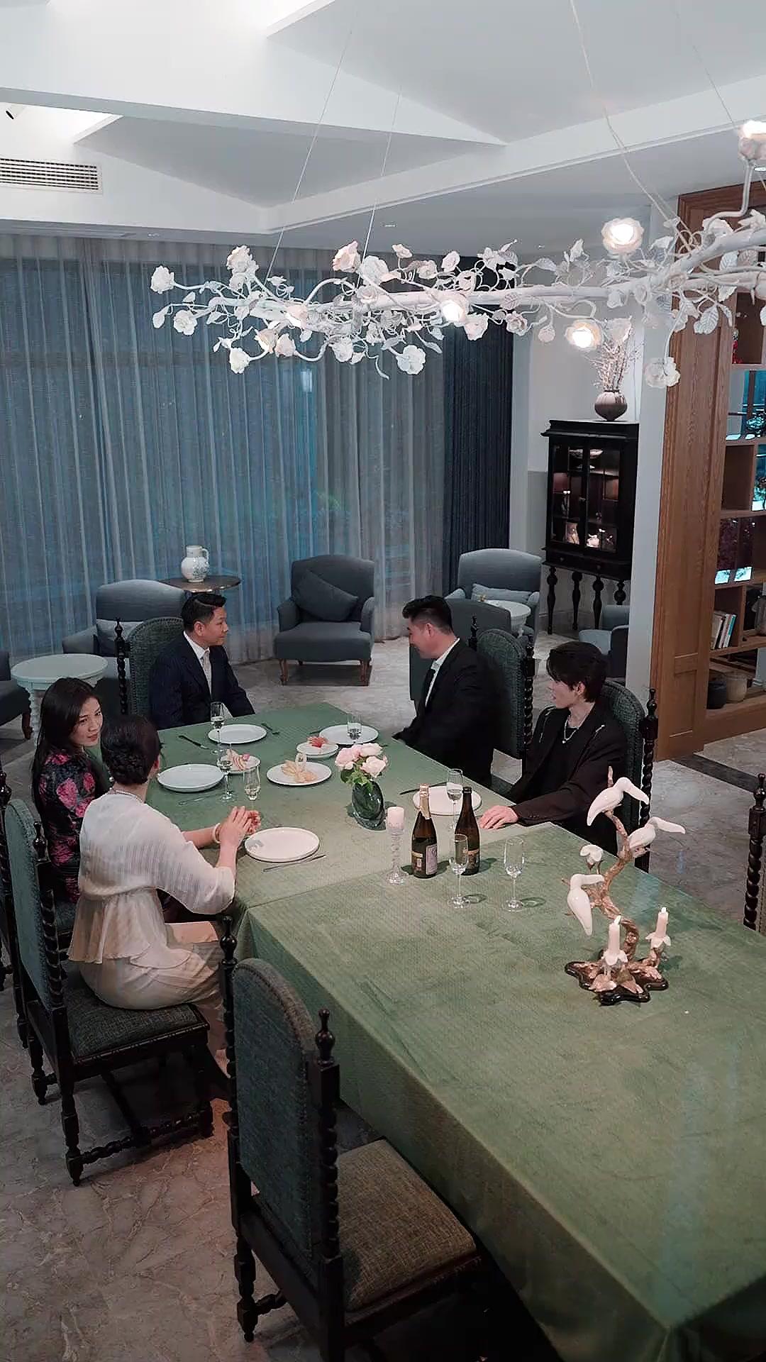 حين يختبئ الحب خلف القدر