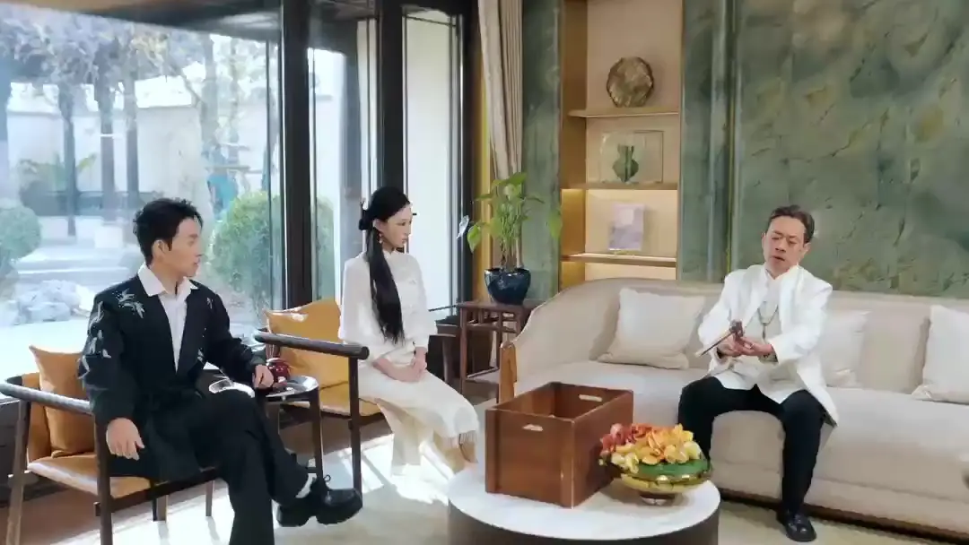 (Dublajlı) Ölümsüz Düştü Dünyaya, Eşim Kara Anka: Sandalye ve Kitap Arasında Gizem