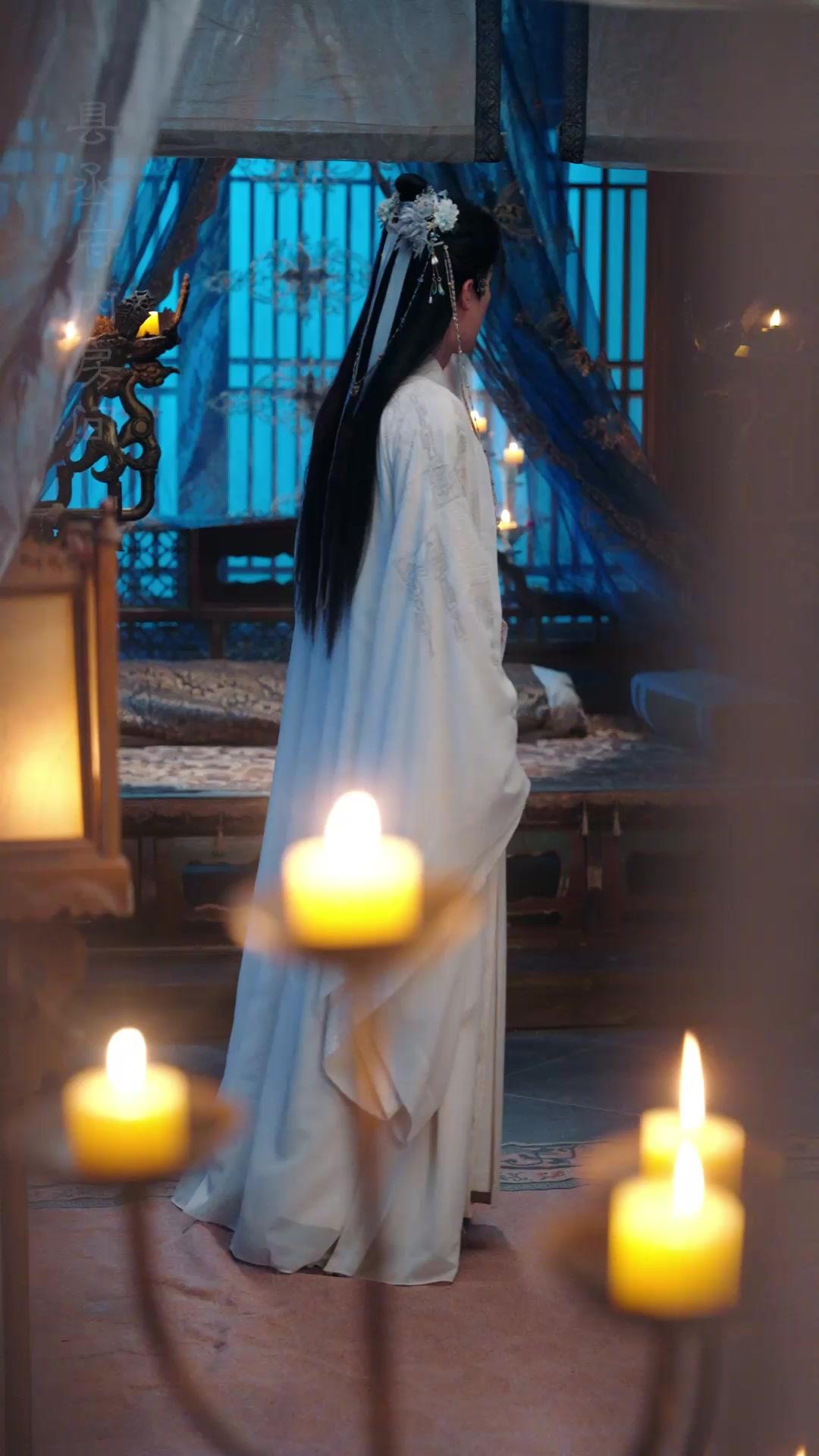 SOUS L'ENNEMIE, VERS L'AMOUR