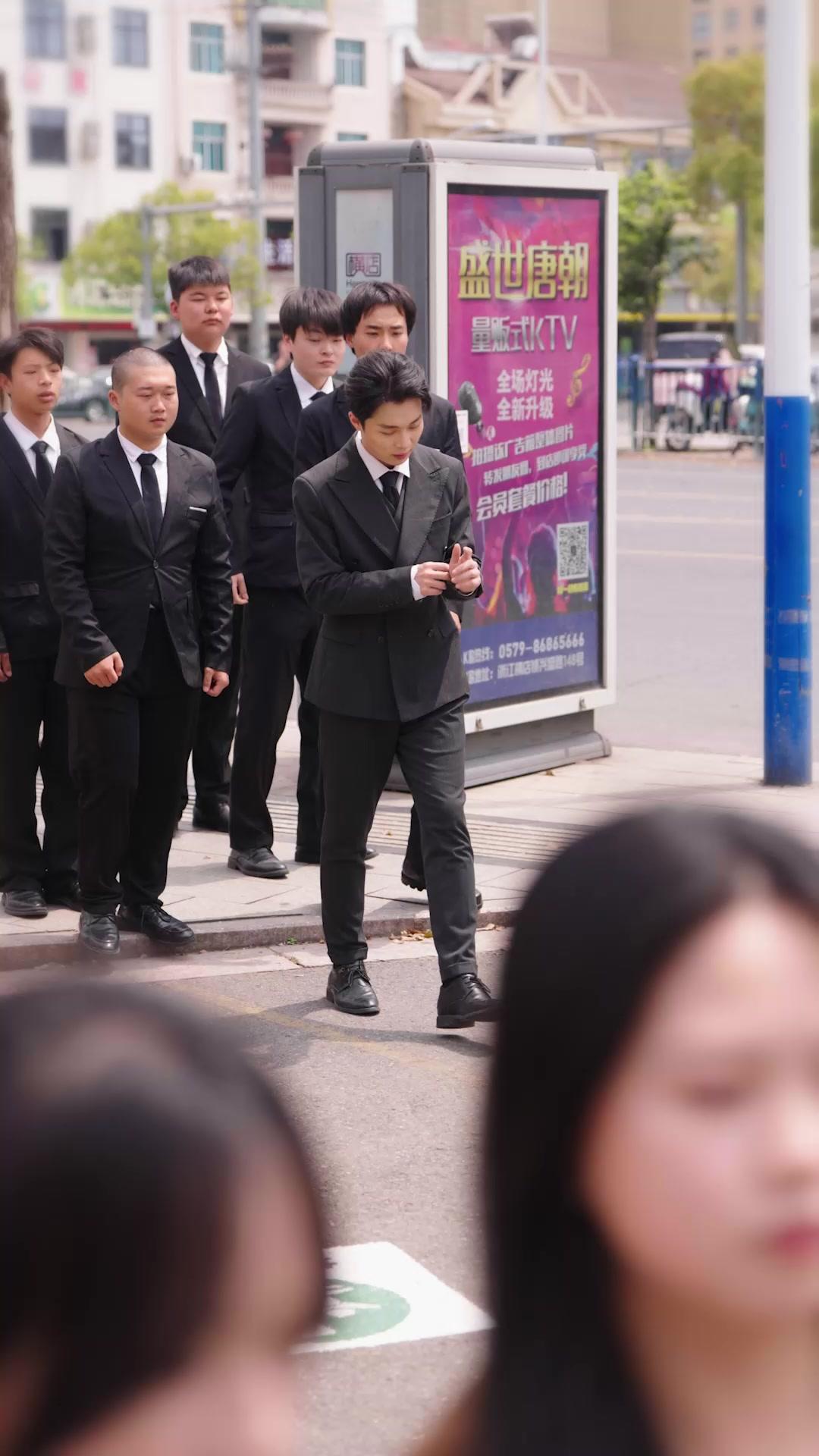 MON LIVREUR EST UN PDG MILLIARDAIRE !