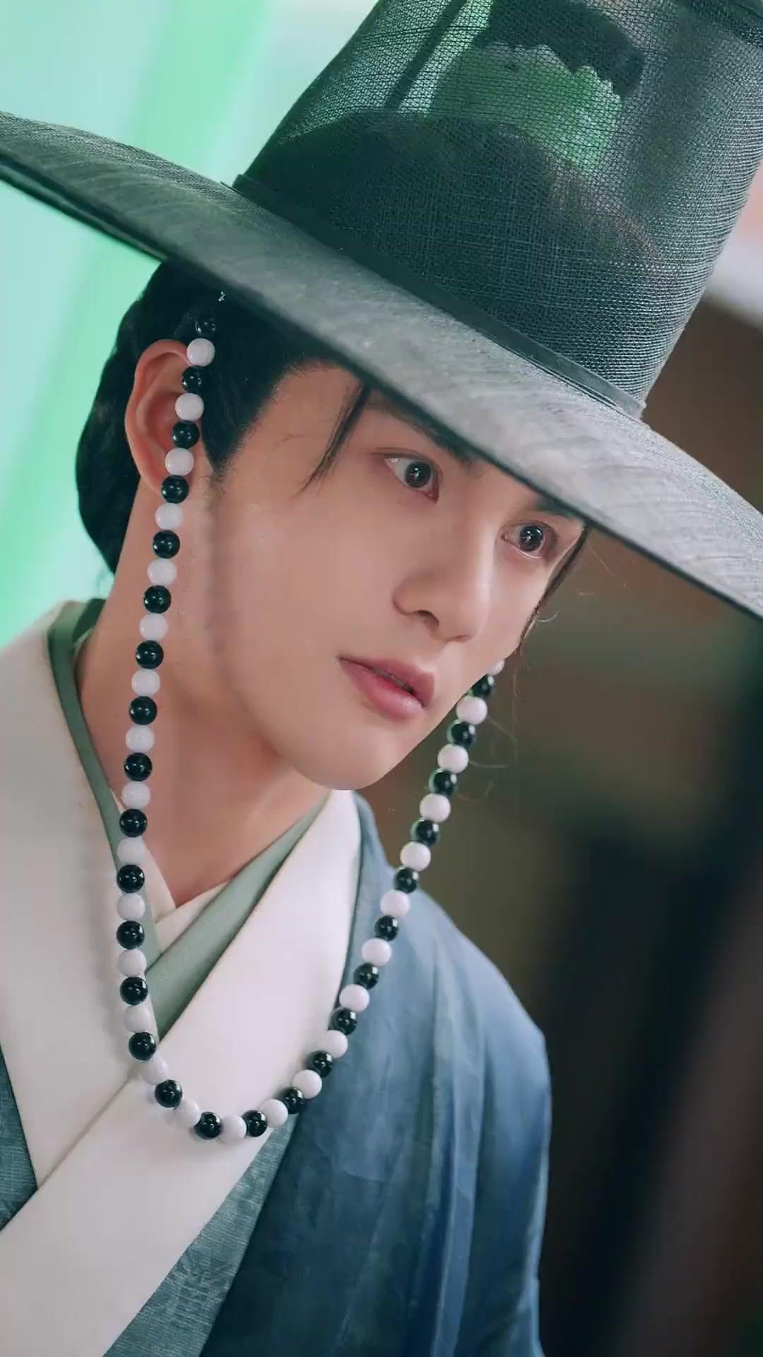 약혼자 버리니 황후가 차려지네