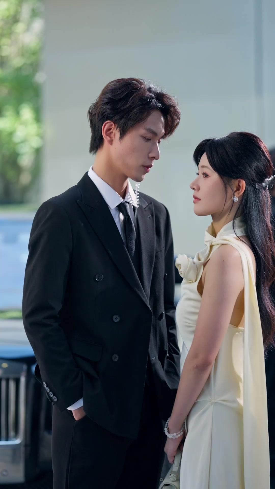 Dusta Terbongkar, Cinta Bermahkota