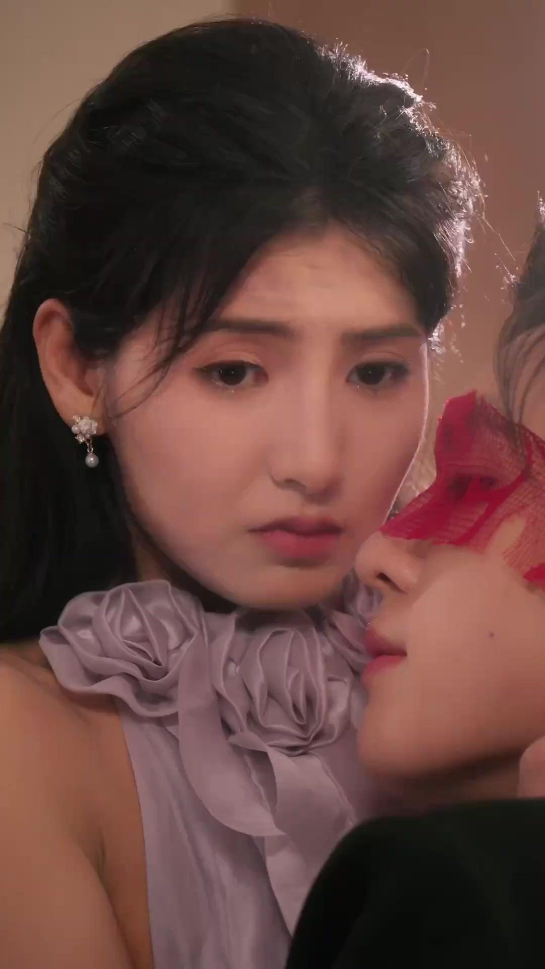 الوردة المخبأة في عاصفة