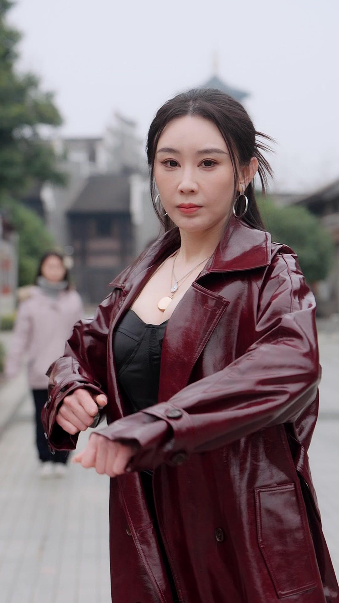 Prison Boss? Bow or Die！ 