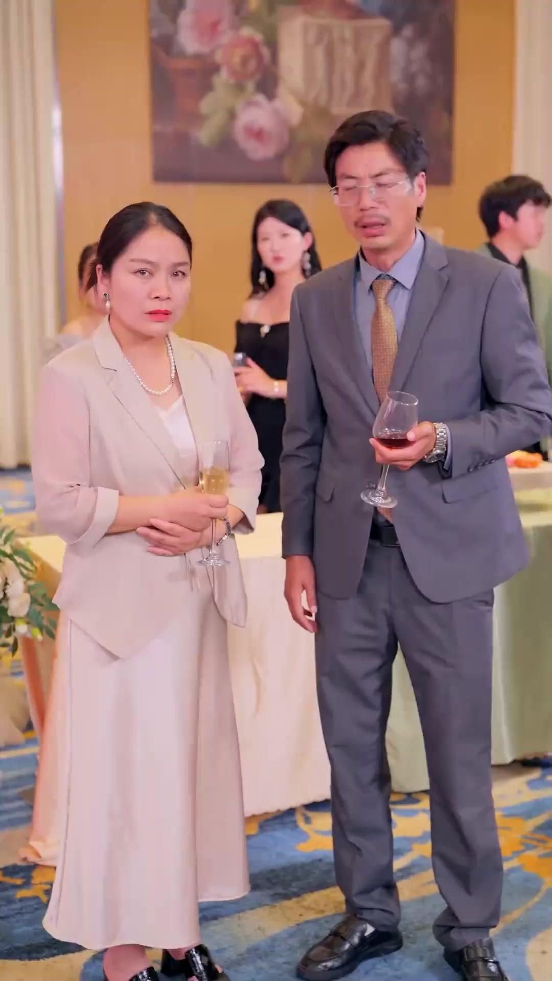 (Lồng tiếng)Thẩm Tiên Sinh, Đây Không Phải Con Anh