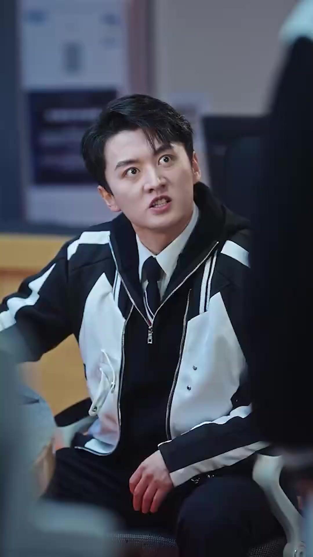 Gadis Idaman Lawan Pujaan Kolej