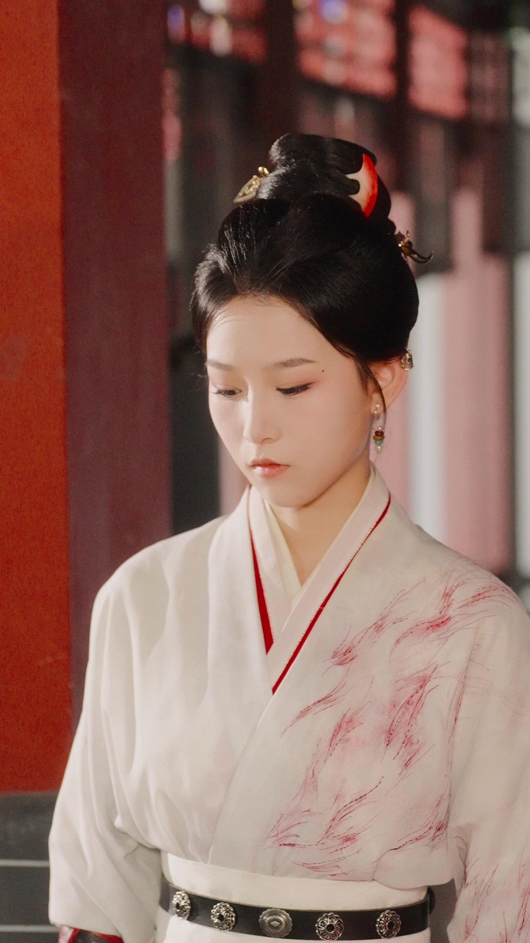 Regina Rinata: Fiamma della Vendetta