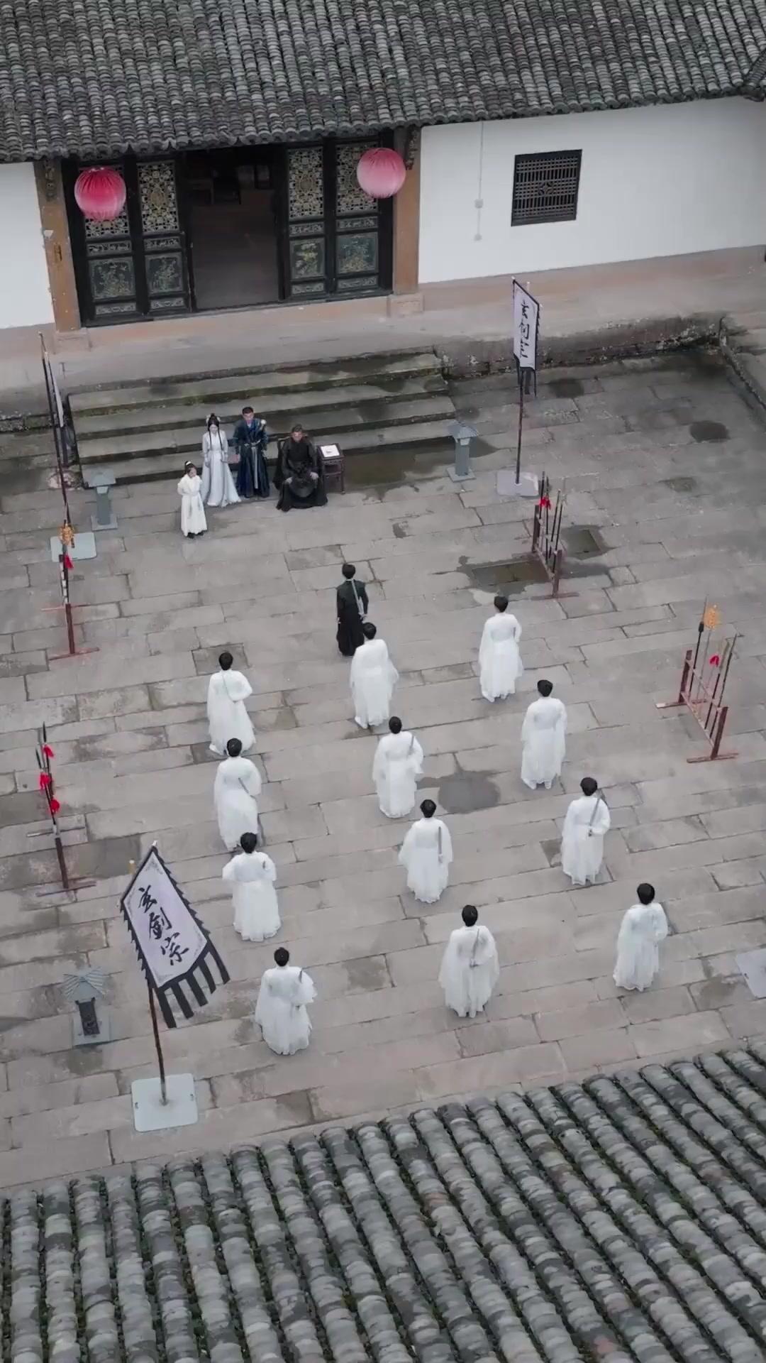 Leluhur Kecil Penyelamat Keluarga