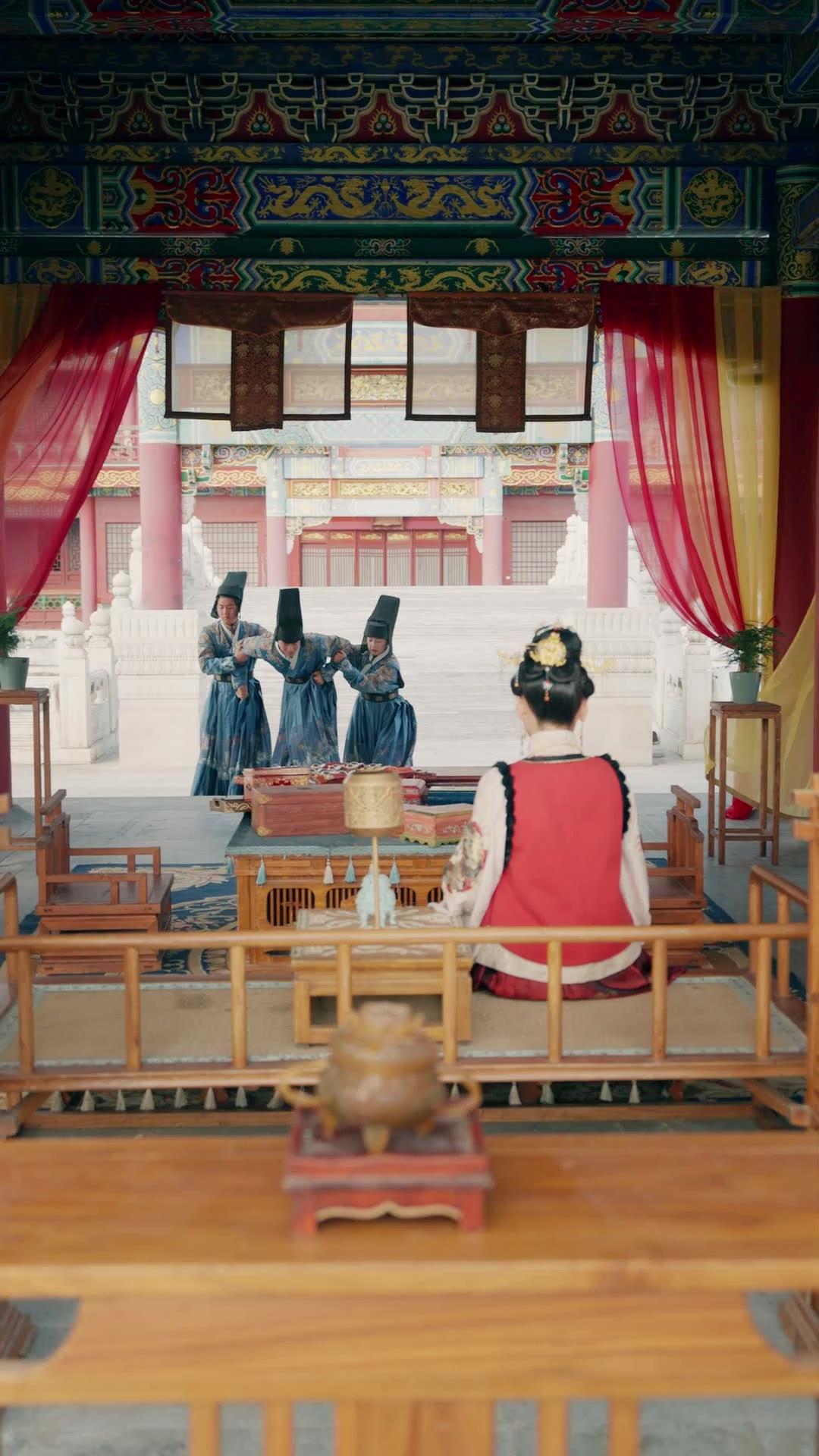 De la traición al trono