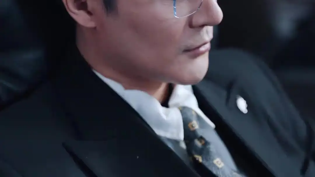 You in My Memory: When the Fur Coat Speaks Louder Than Words