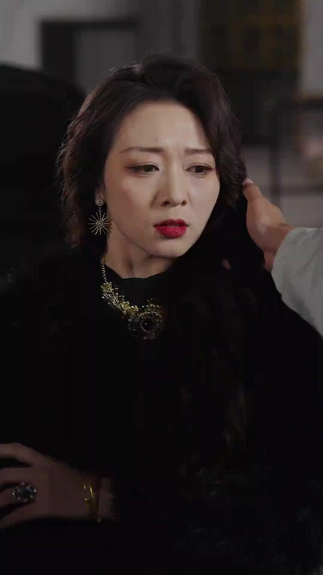 MÈRE INDULGENTE, FILS CONDAMNÉ