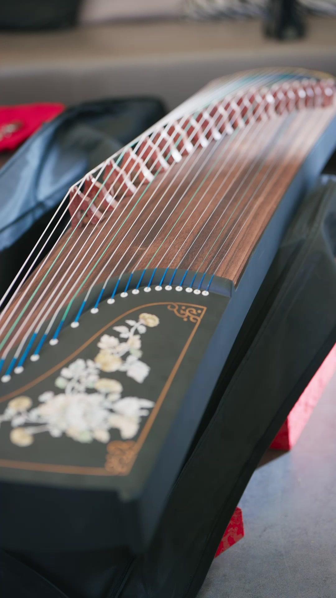 Jutawan Lari, Kekasih Ganti​