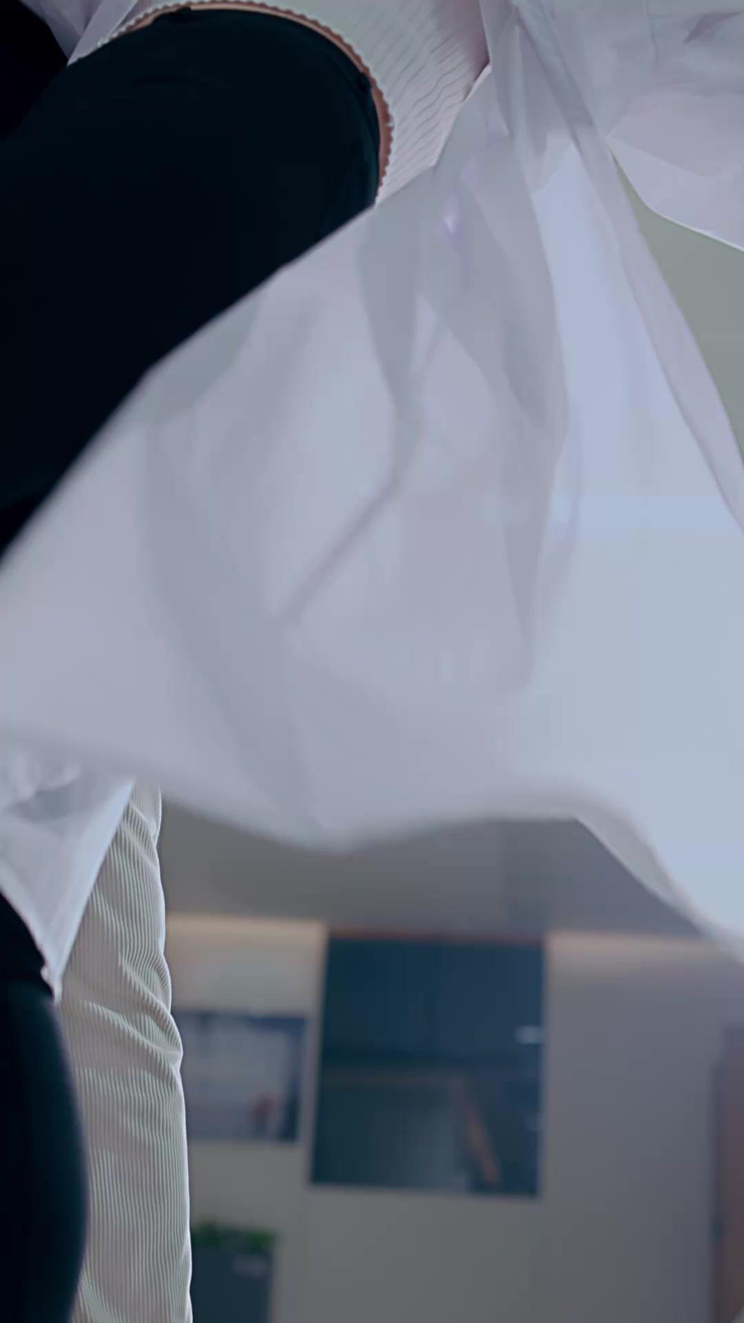 踏浪而行，父愛相伴