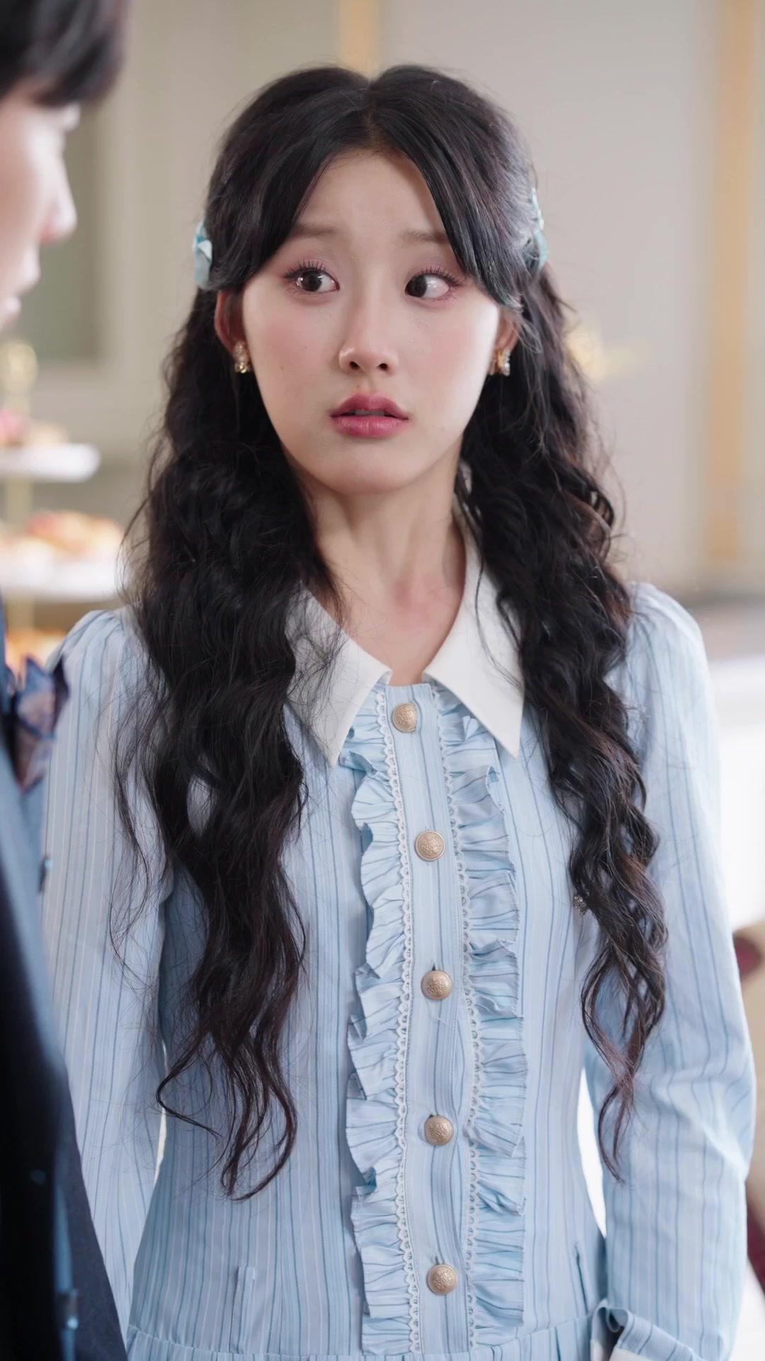 Skrip Di Tangan, Dunia Milikku