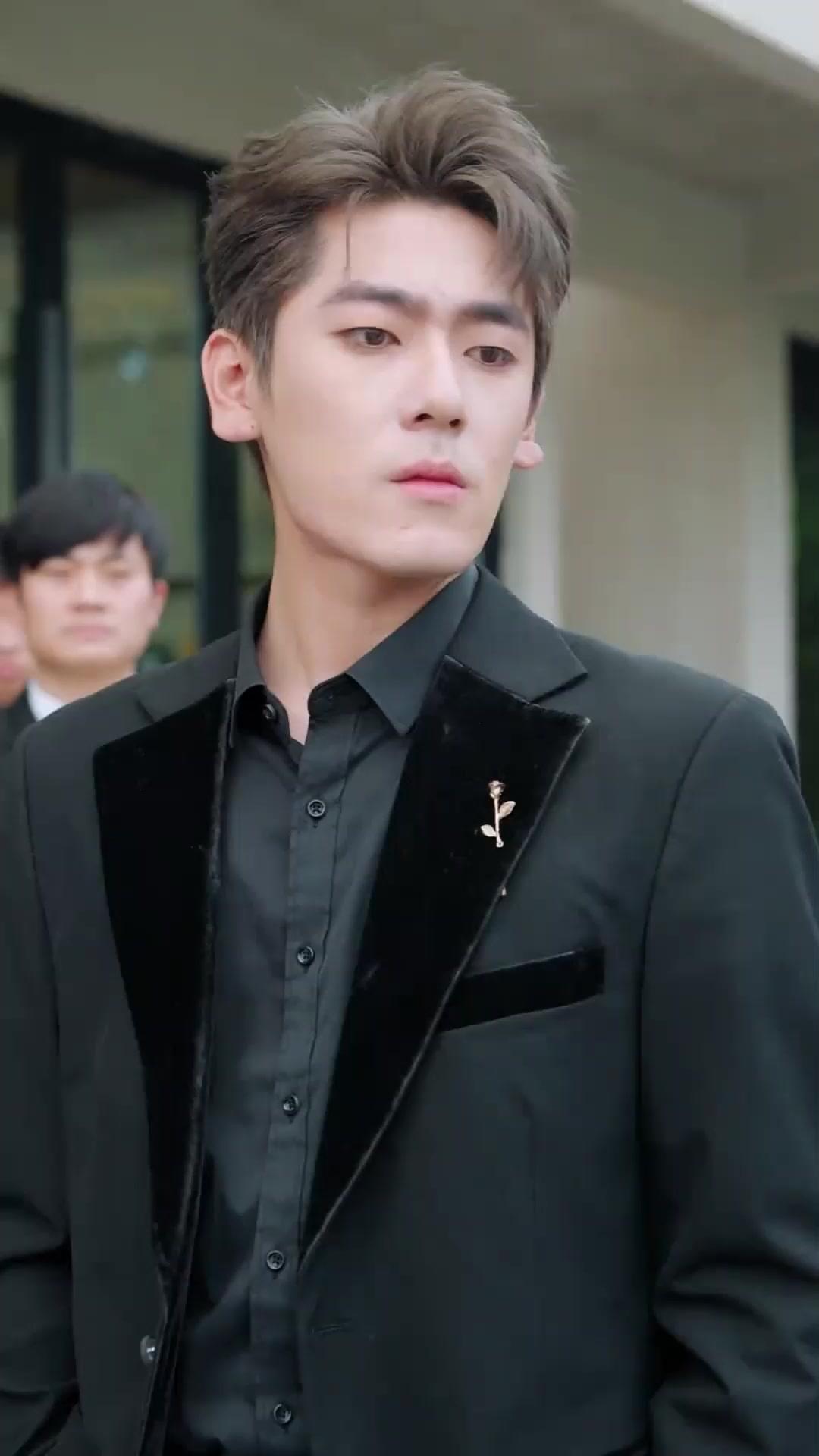 (พากย์เสียง) กุหลาบในเปลวเพลิง