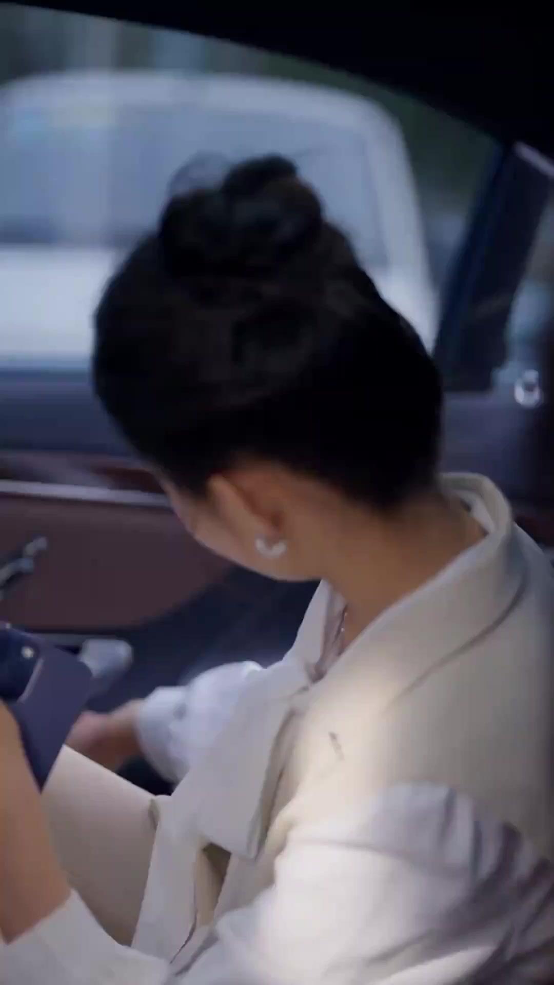 انقلاب الفتاة السمينة، والأناني يغرق في الندم