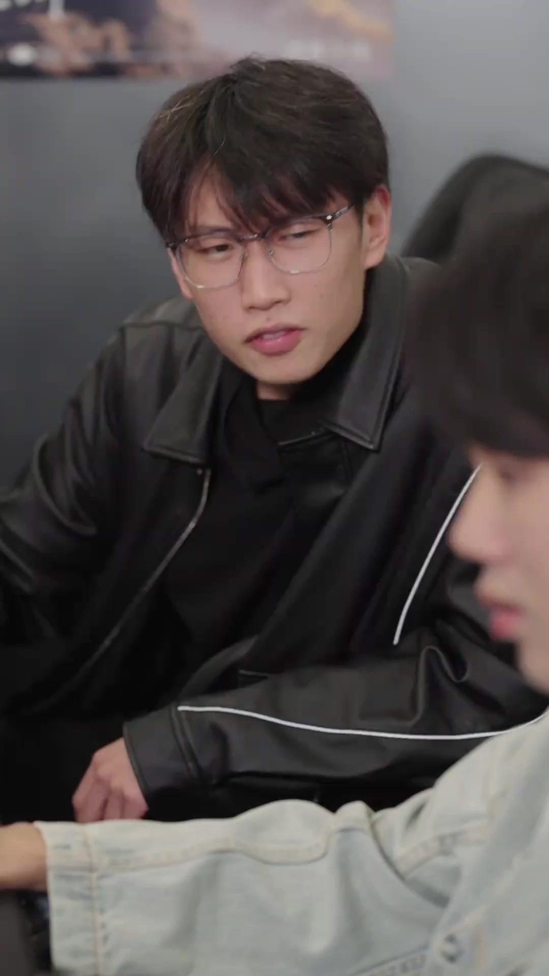 (Dublagem) A General está de Volta: Nenhuma Regra, Nenhum Problema