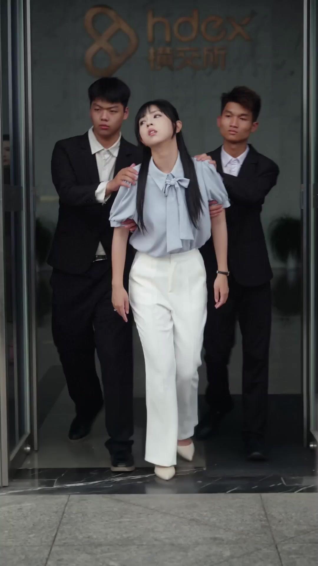 Bos, Jangan Cerai Dulu!