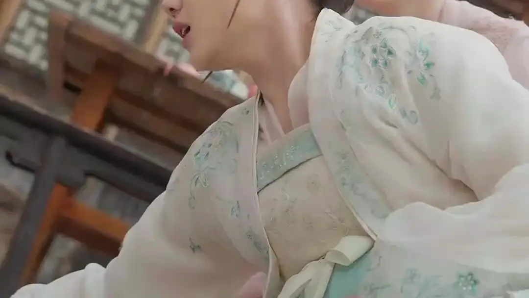 When the Servant’s Hands Tremble More Than the Fallen Lady’s