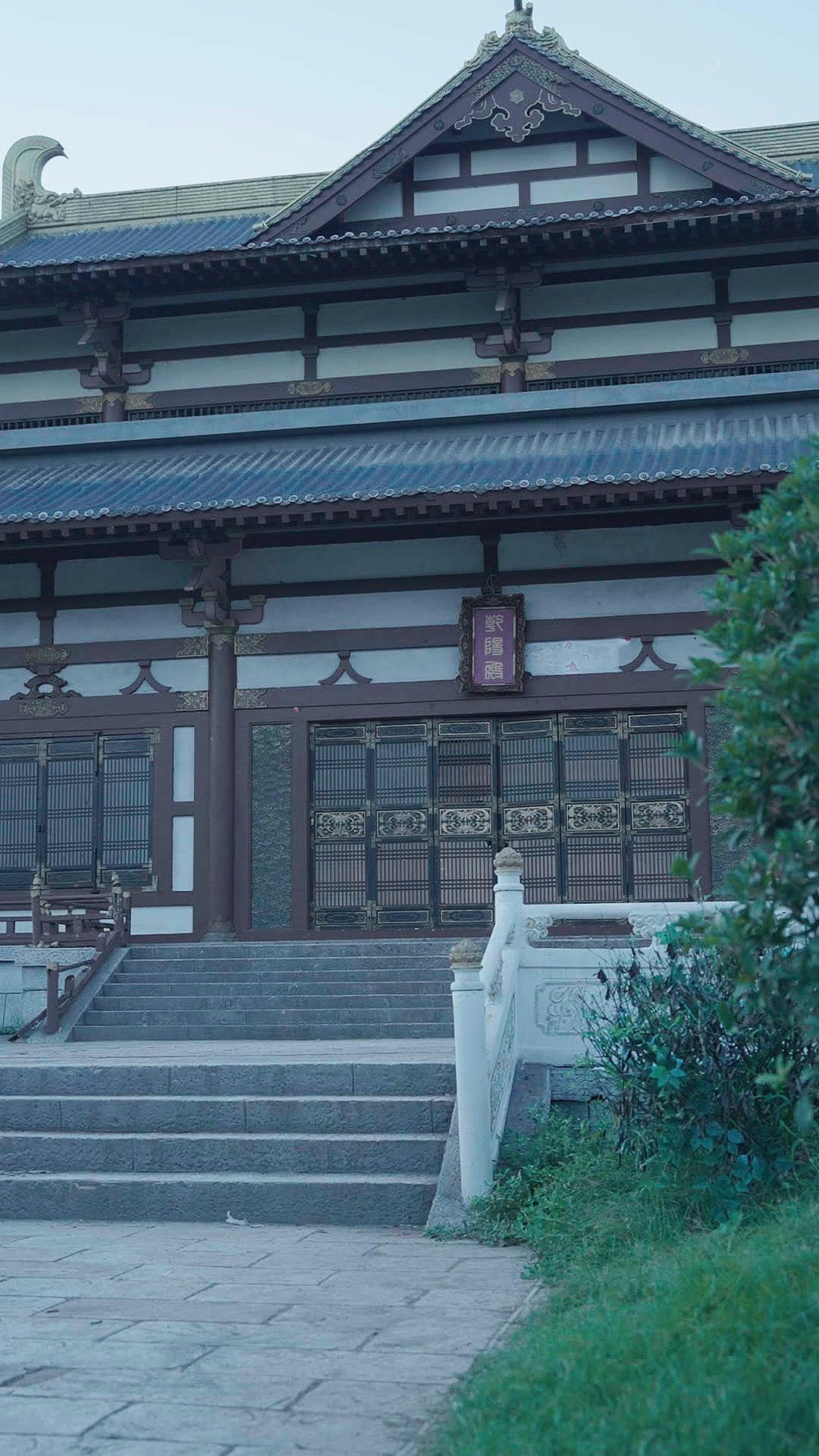 Your Majesty… I’m Just a Courtesan!