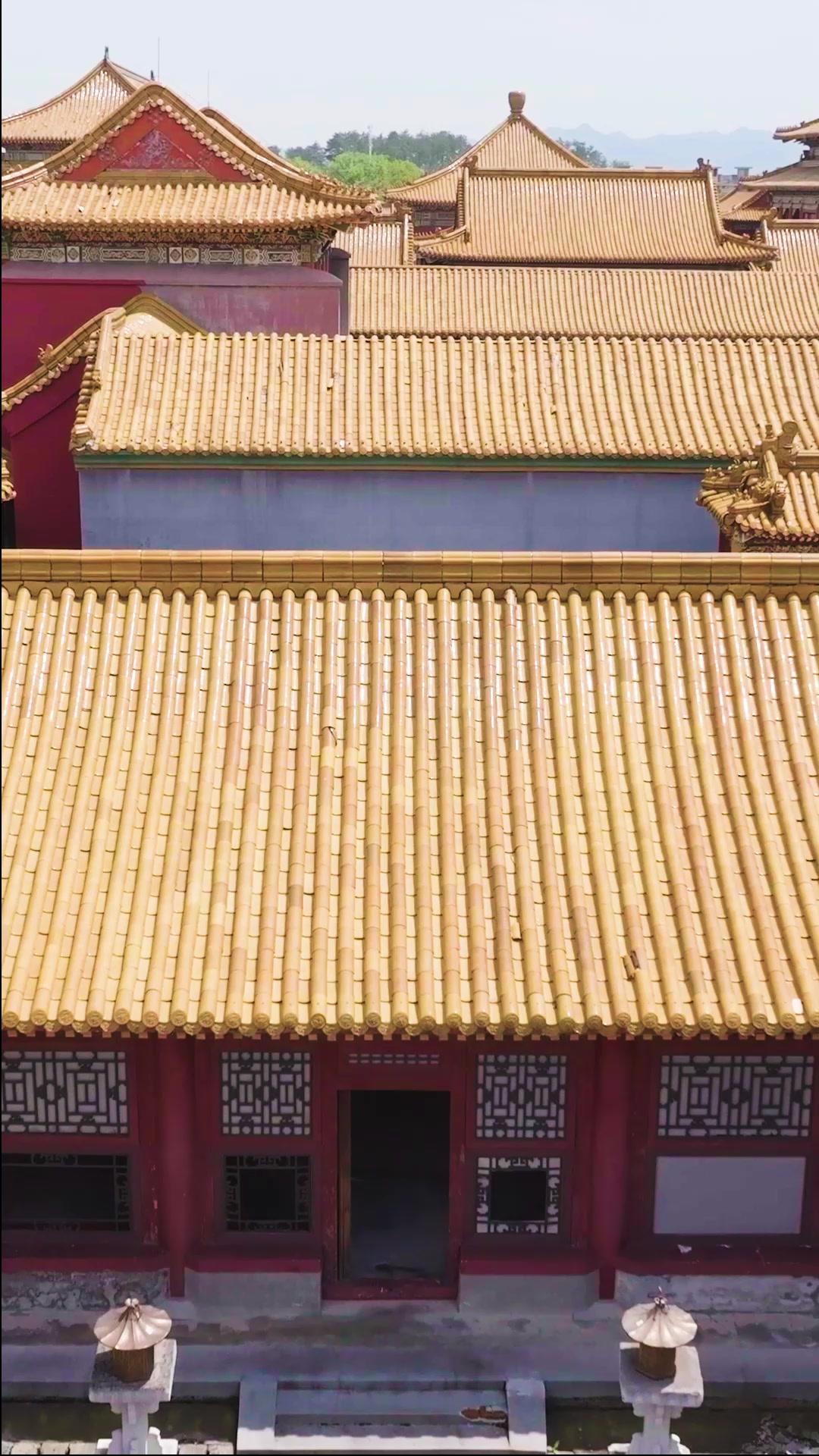 Elaras Rache: Kronen und Schwerter