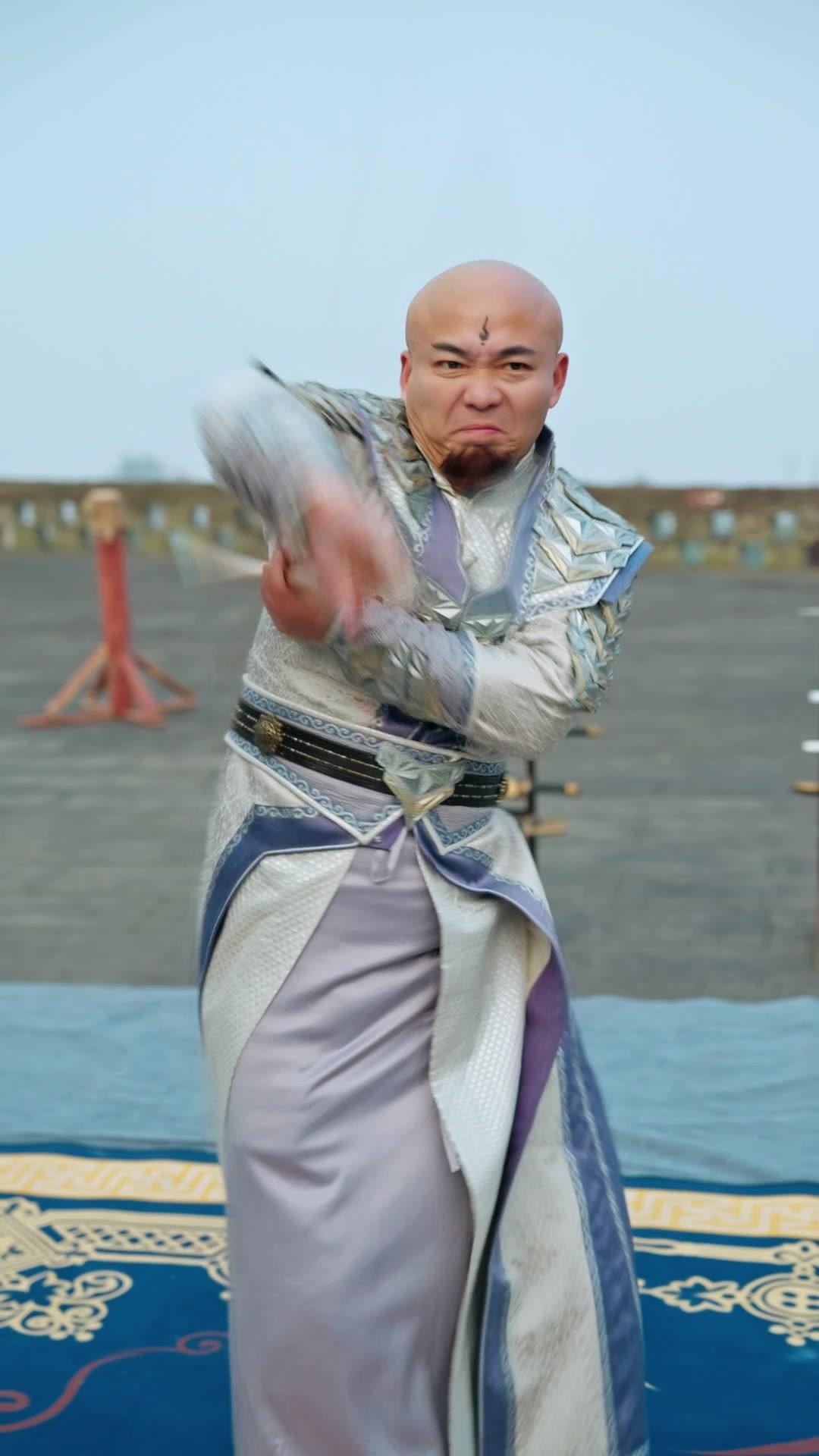 Satu Pukul Kayu, Dunia Tunduk