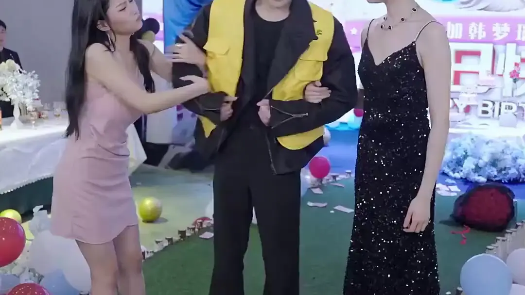 (Sulih Suara) Makin Boros, Rezeki Malah Lancar: Konflik Keluarga di Pesta Ulang Tahun yang Meledak