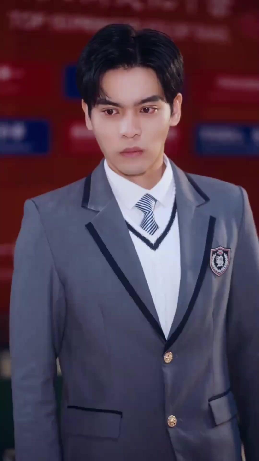 Air Mata di Balik Topeng Bisu