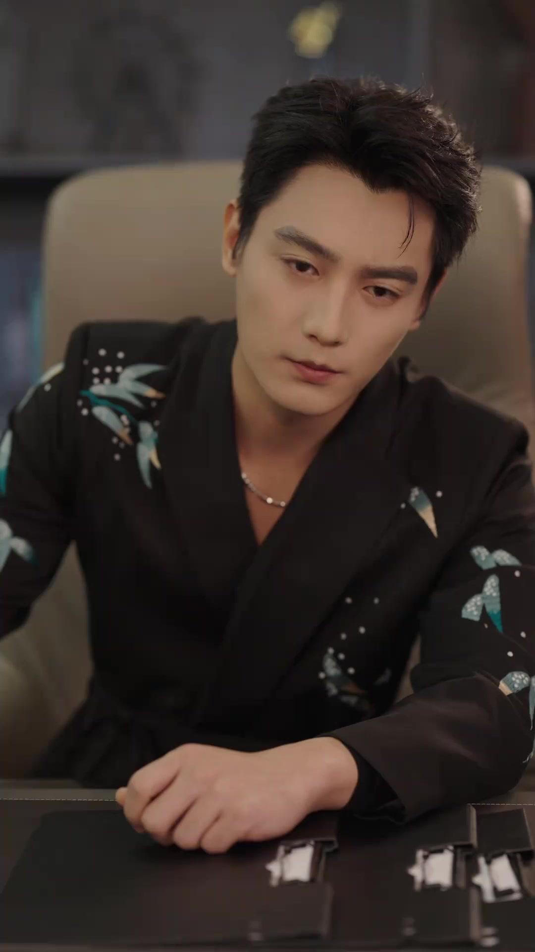 Jiwaku Jenderal, Tubuhku Istri CEO