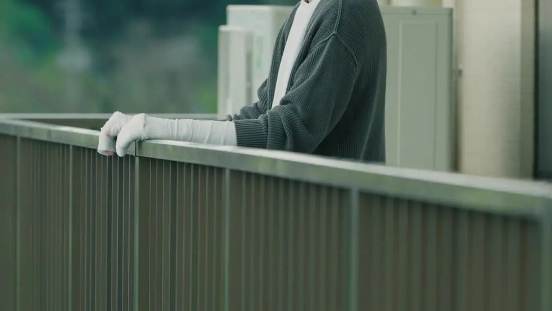 消えたゴッドシェフ：包帯と弁当箱が織りなす、人間の温度