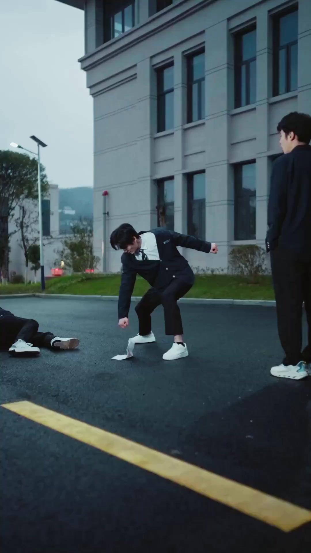 (डबिंग) स्कूल का शेर आदित्य