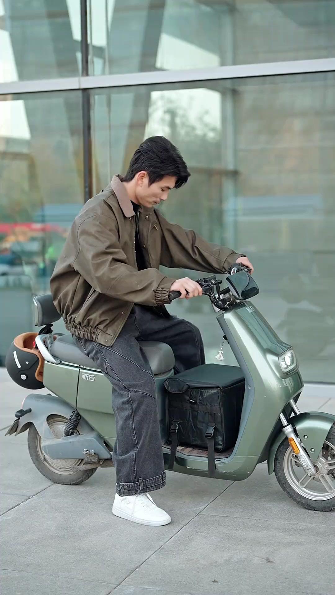 Un guardia invencible lleno de cicatrices